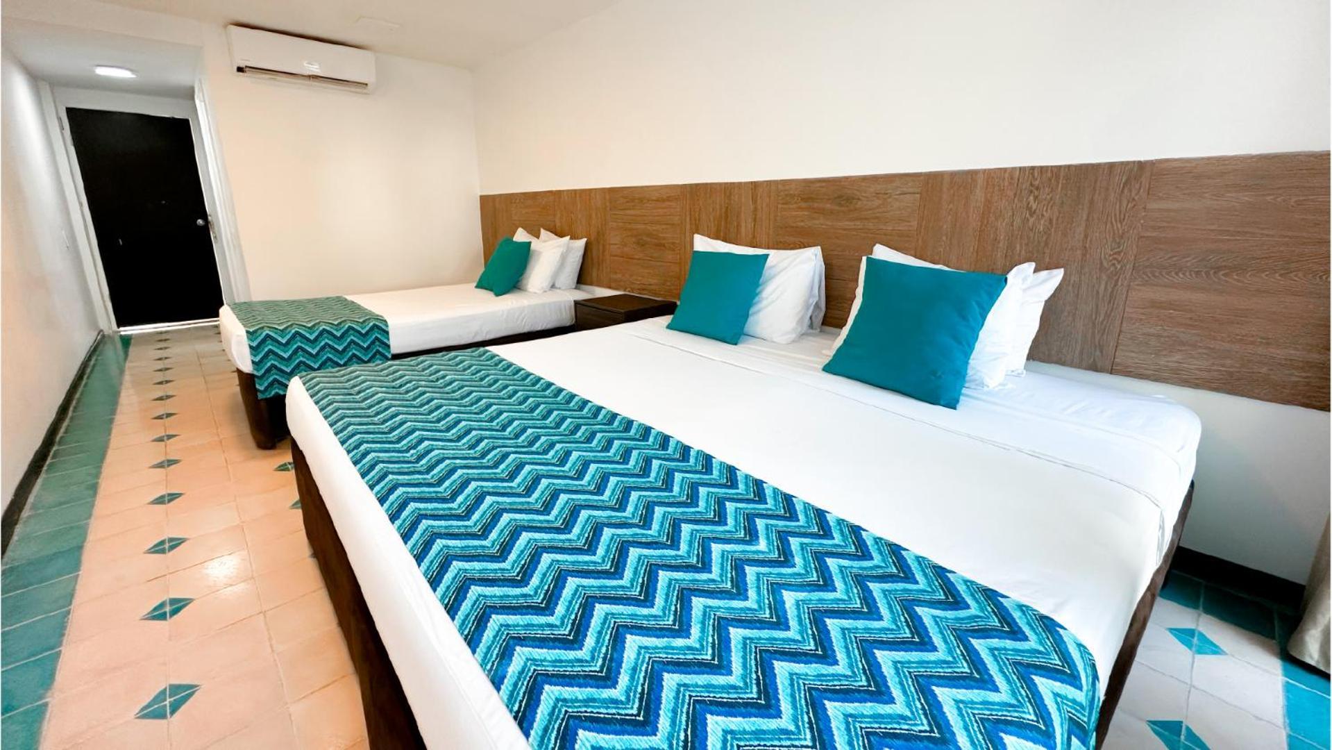 Hotel On Vacation Blue Cove