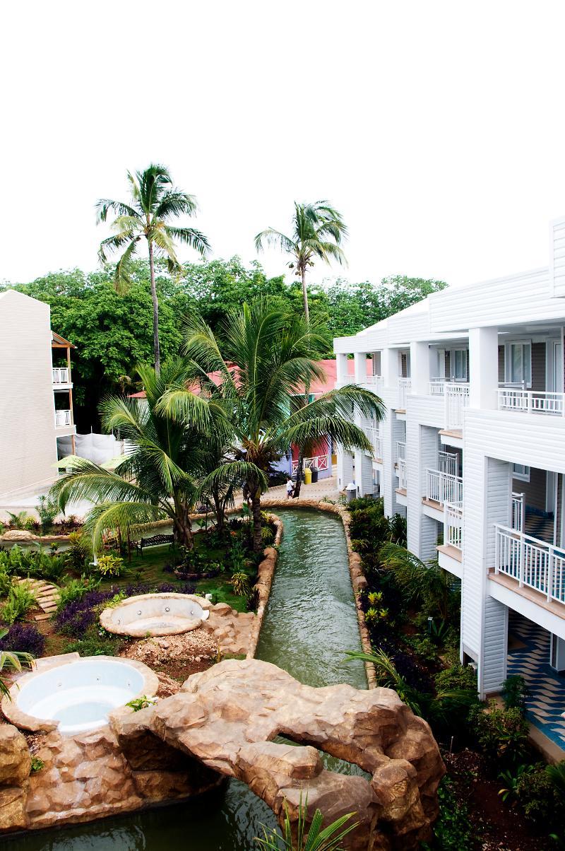Hotel On Vacation Blue Cove